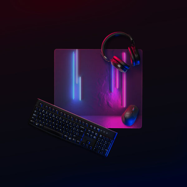פד מחשב גיימינג קטן צבעי ניאון ורוד וכחול עתידני לעכבר ומקלדת / תמונה ראשית