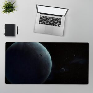 משטח גיימינג "אקסופלנט רחוק" – עיצוב אקסופלנט כוכב לכת, אידיאלי לגיימרים וליוצרים. מידות: 40X90 ס"מ.