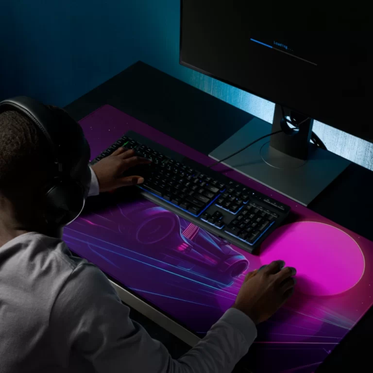 פד לעכבר גדול עם פד גיימינג לעכבר בעיצוב שועל ניאון, משטח עכבר גיימינג איכותי ופד מחשב עם משטח מחשב גדול ועמידות גבוהה.